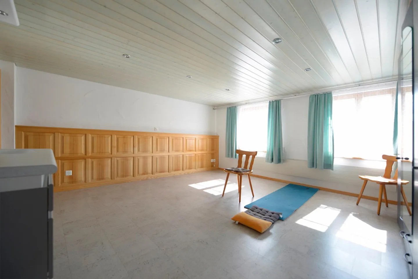 Multi-family house with development potential - Photo 10 of 16