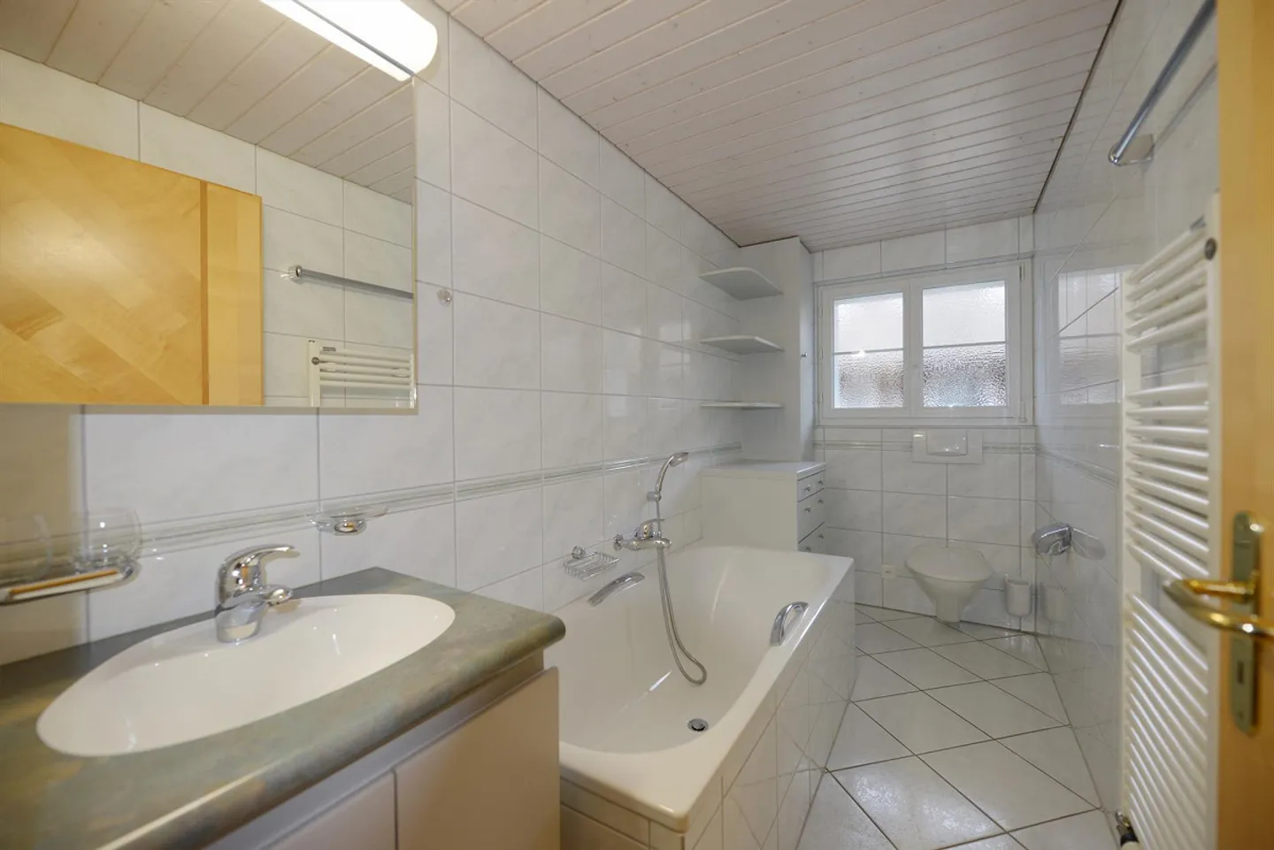Multi-family house with development potential - Photo 11 of 16