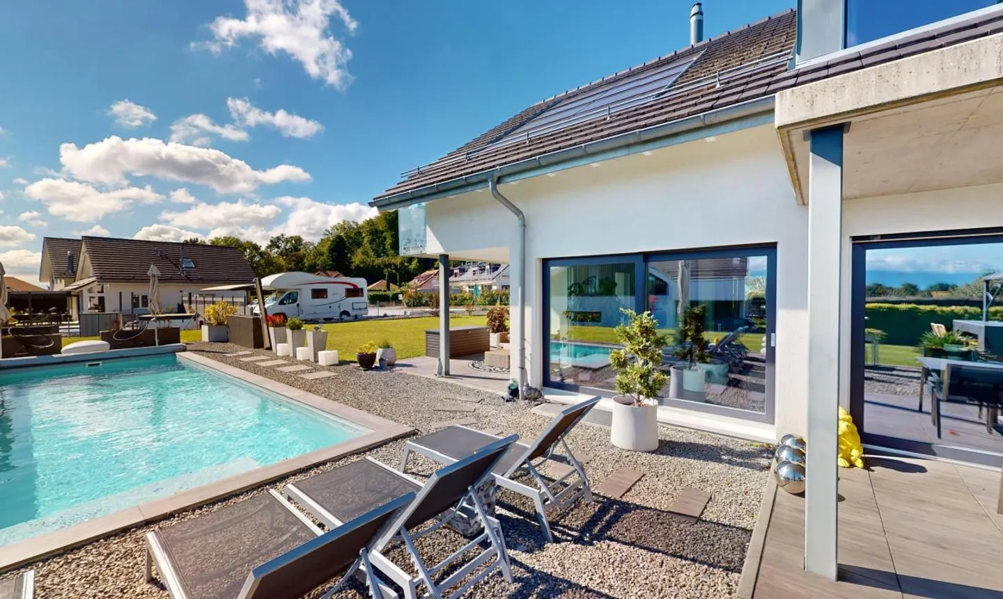 Traumhaus mit beheiztem Pool und Seeblick! - Foto 1 von 13
