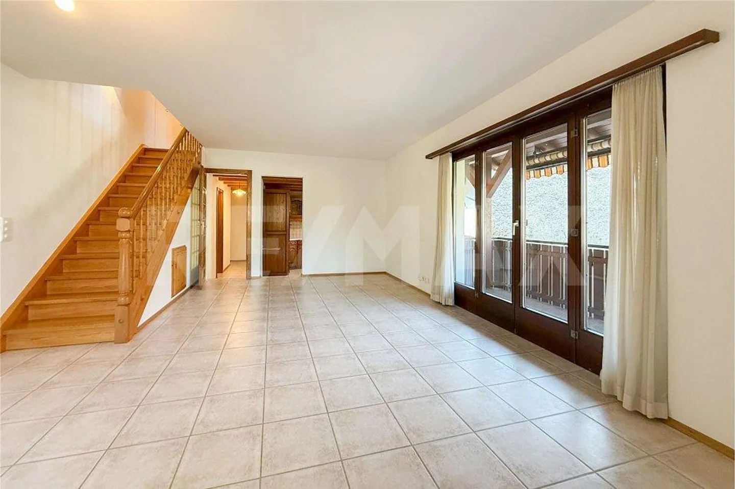 Appartement spacieux de 4,5 pièces dans un style de maison de campagne avec un grand jardin à Wallbach à louer - Photo 3 sur 13