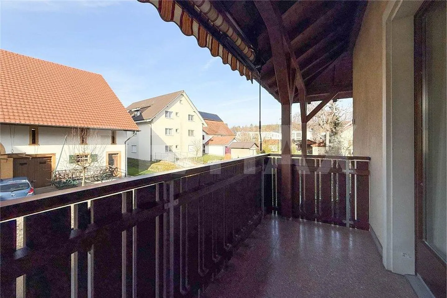 Appartement spacieux de 4,5 pièces dans un style de maison de campagne avec un grand jardin à Wallbach à louer - Photo 4 sur 13