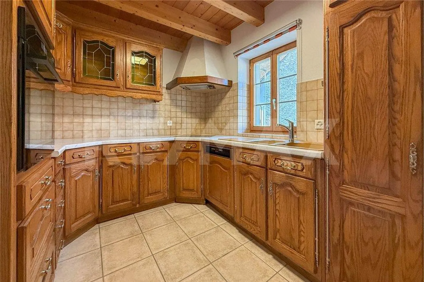 Appartement spacieux de 4,5 pièces dans un style de maison de campagne avec un grand jardin à Wallbach à louer - Photo 5 sur 13