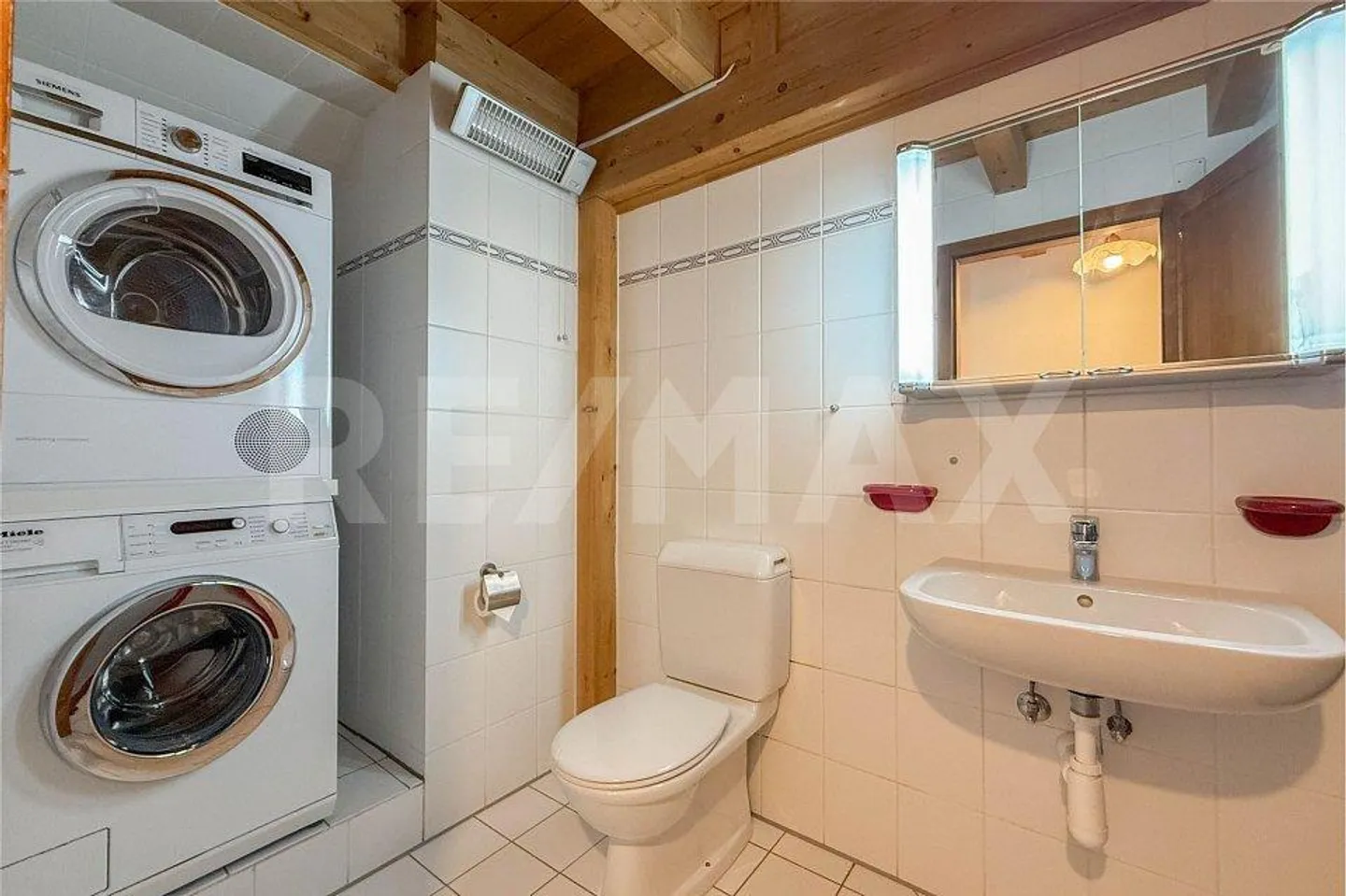 Appartement spacieux de 4,5 pièces dans un style de maison de campagne avec un grand jardin à Wallbach à louer - Photo 6 sur 13