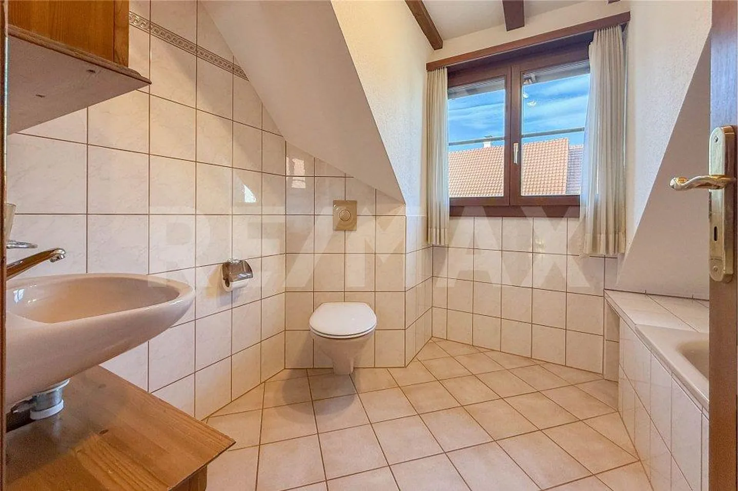 Appartement spacieux de 4,5 pièces dans un style de maison de campagne avec un grand jardin à Wallbach à louer - Photo 11 sur 13