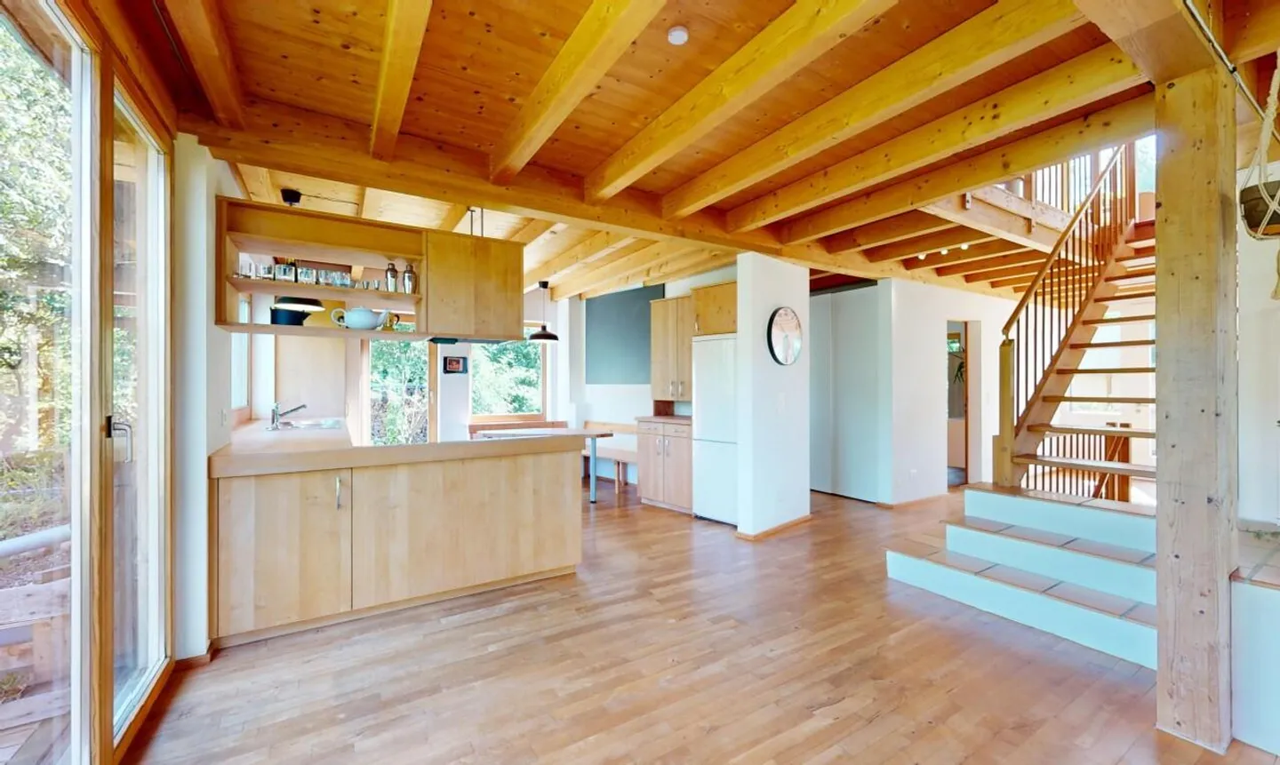 Light-Filled Space Wonder with Sustainable Construction - Photo 5 of 13