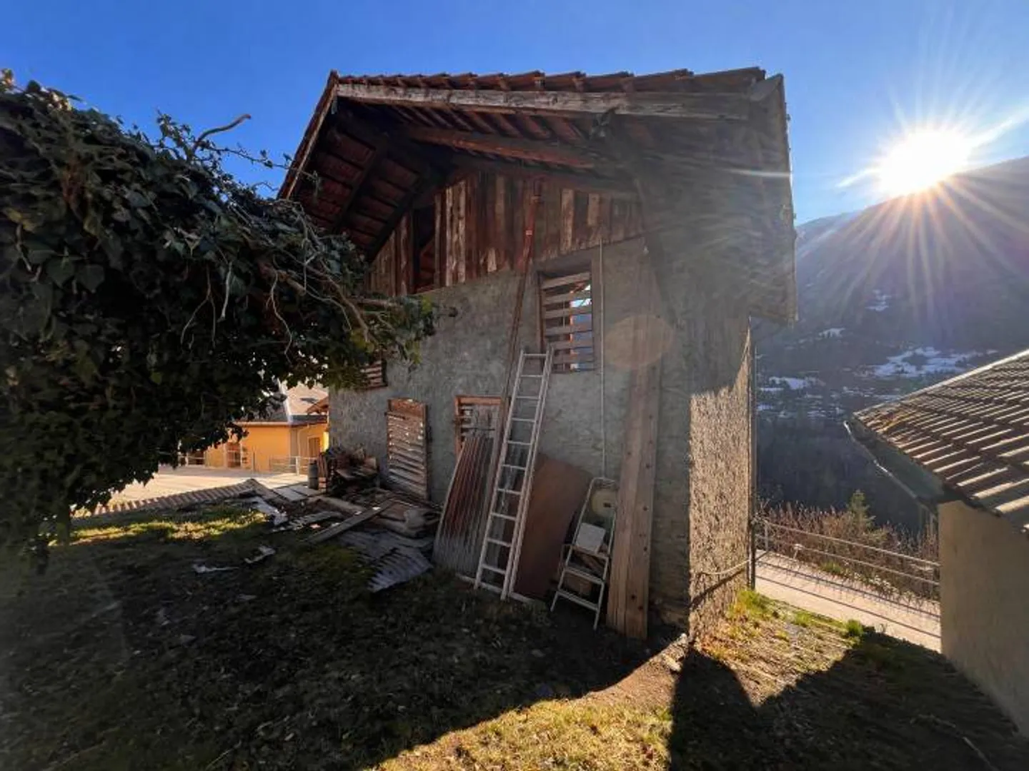 Fienile da ristrutturare nel cuore di Vissoie con progetto dell'architetto - Foto 2 di 3