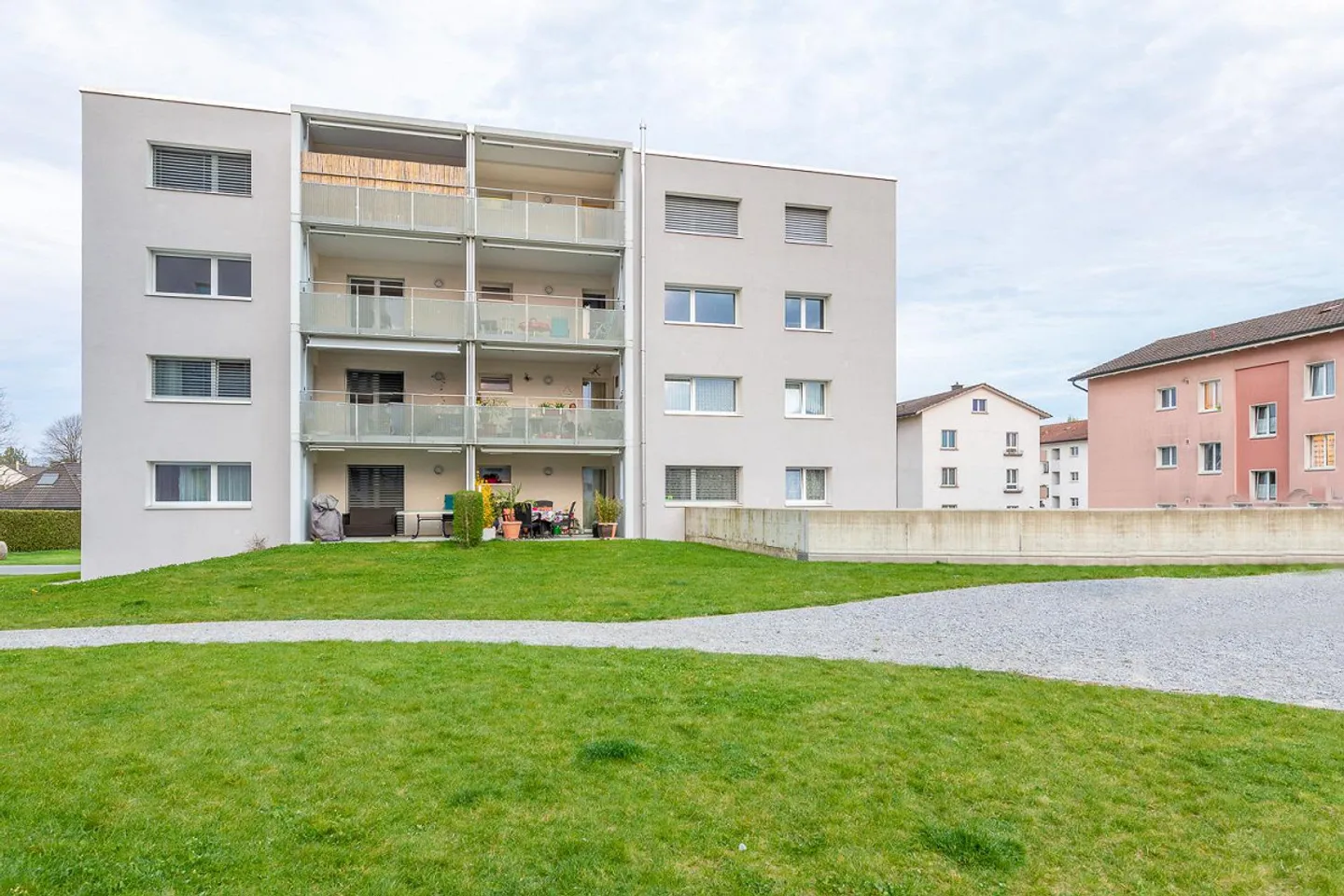 Appartement moderne de 3.5 pièces avec grand balcon - Photo 1 sur 10