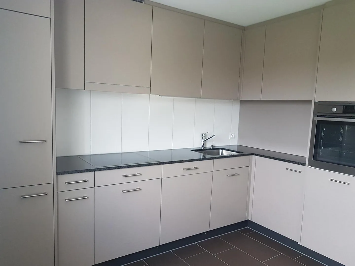 Appartement moderne de 3.5 pièces avec grand balcon - Photo 3 sur 10