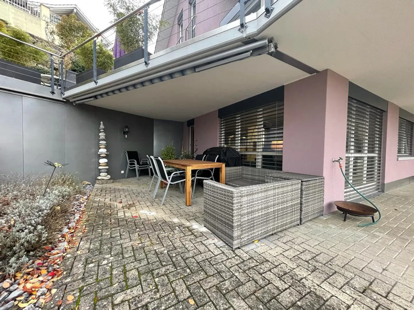 Moderno appartamento di 3 1/2 stanze con area giardino a Lostorf - Foto 1 di 5