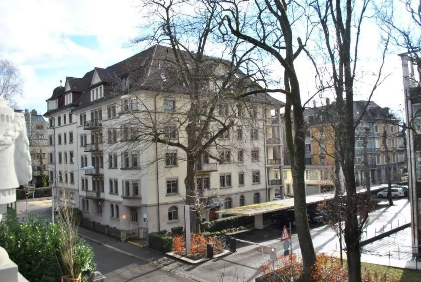 Modern commercial space with optimal accessibility and proximity to the lake - Photo 1 of 7