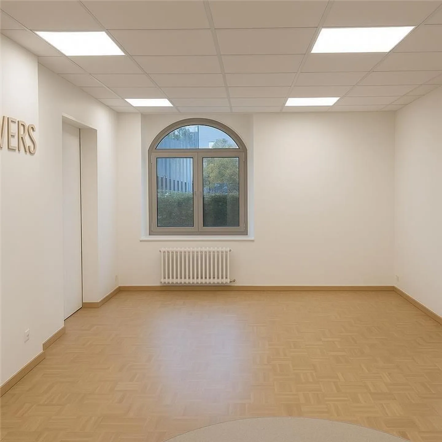 Modern commercial space with optimal accessibility and proximity to the lake - Photo 4 of 7