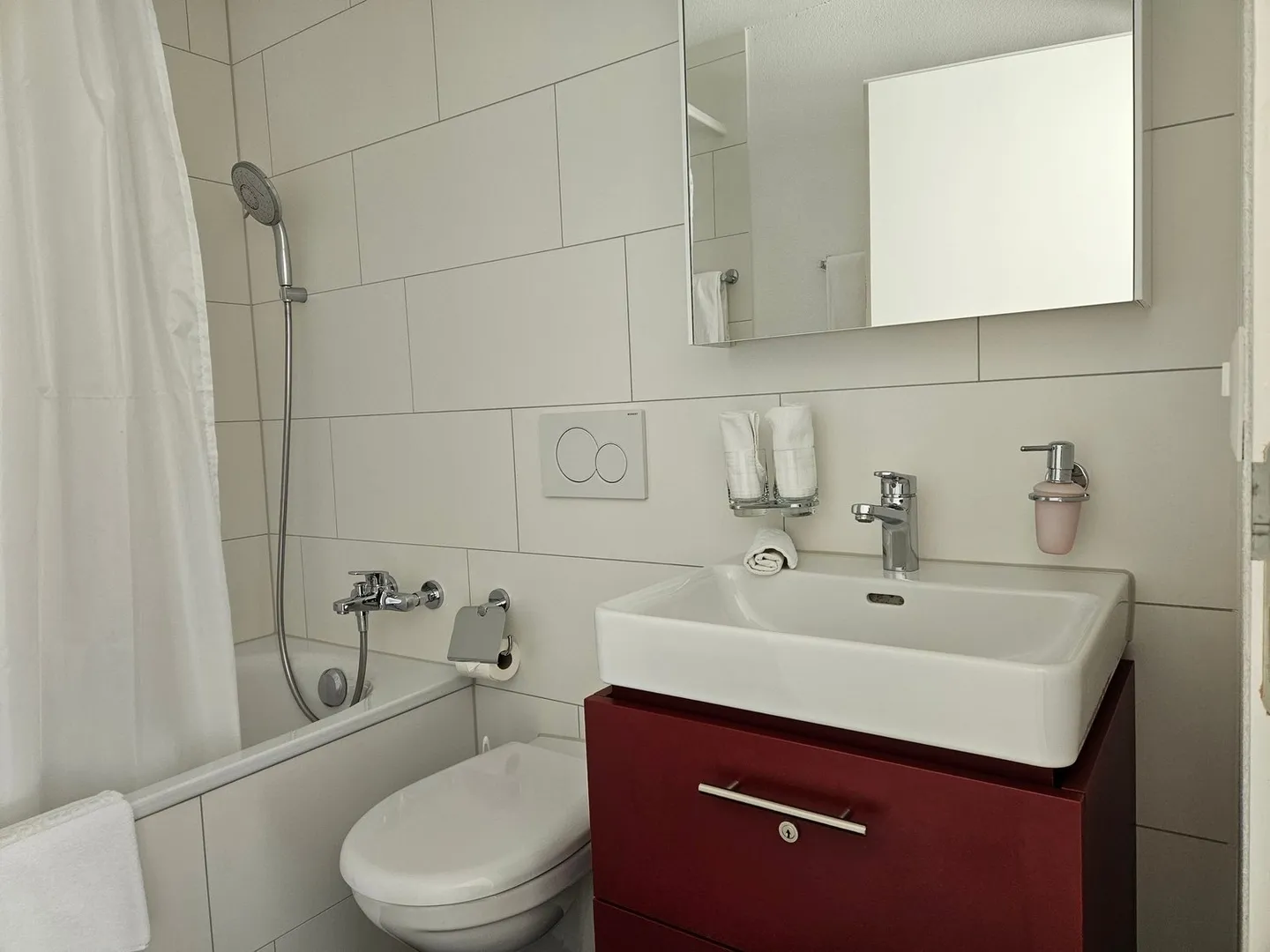 Luminoso appartamento per vacanze di 3,5 stanze con grande terrazza e vista sulle montagne nel bellissimo villaggio turistico di Lenk! - Foto 13 di 13