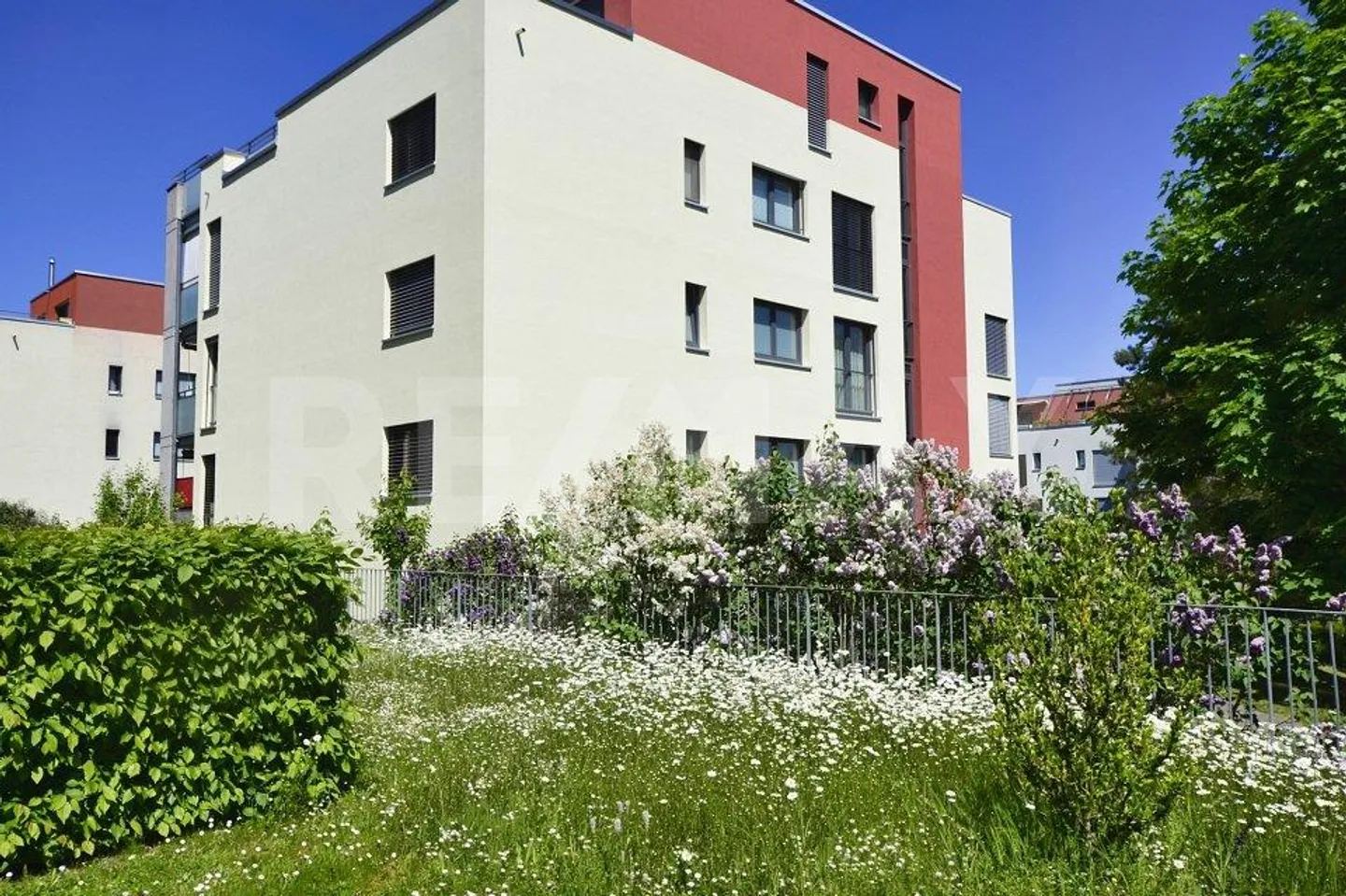 Appartement lumineux au rez-de-chaussée avec jardin privé - Photo 2 sur 13
