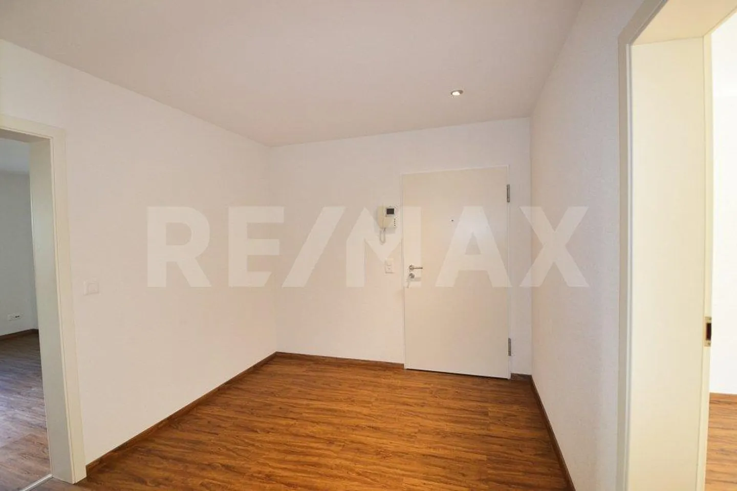Appartement lumineux au rez-de-chaussée avec jardin privé - Photo 3 sur 13