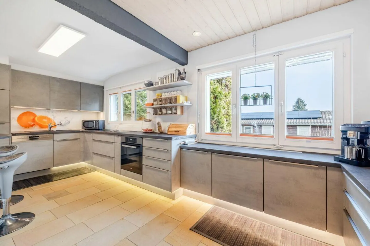 Maison exclusive de 6,5 pièces avec jardin de rêve, piscine et accès direct au lac - Photo 3 sur 10