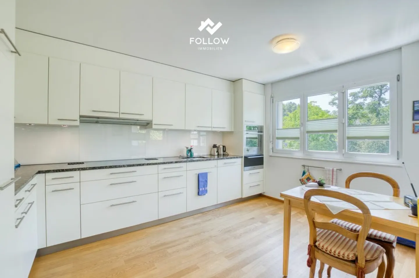 L'idylle rencontre l'élégance : Appartement spacieux de 4,5 pièces dans un bel emplacement verdoyant - Photo 5 sur 19