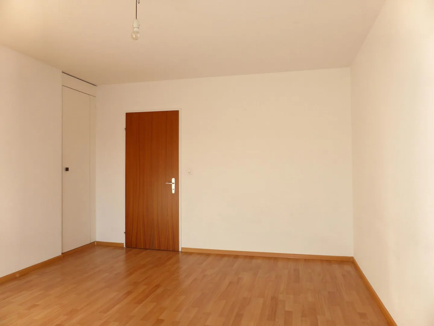 Bright, friendly studio - Photo 3 of 6