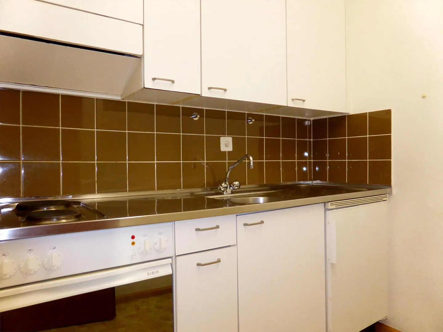 Bright, friendly studio - Photo 5 of 6