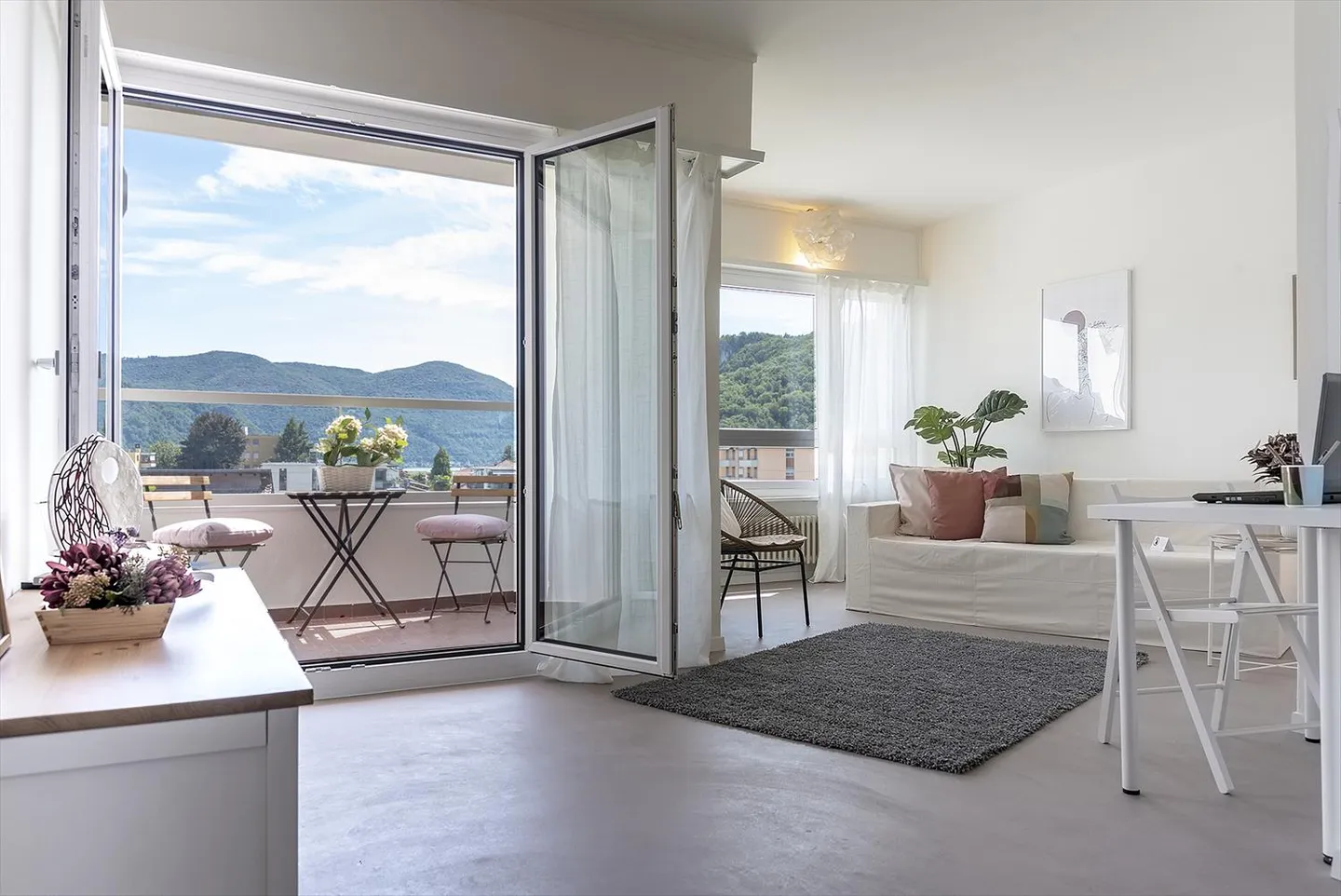 Caslano - Opposite the FLP train station - 3 renovated rooms for rent - Photo 7 of 8