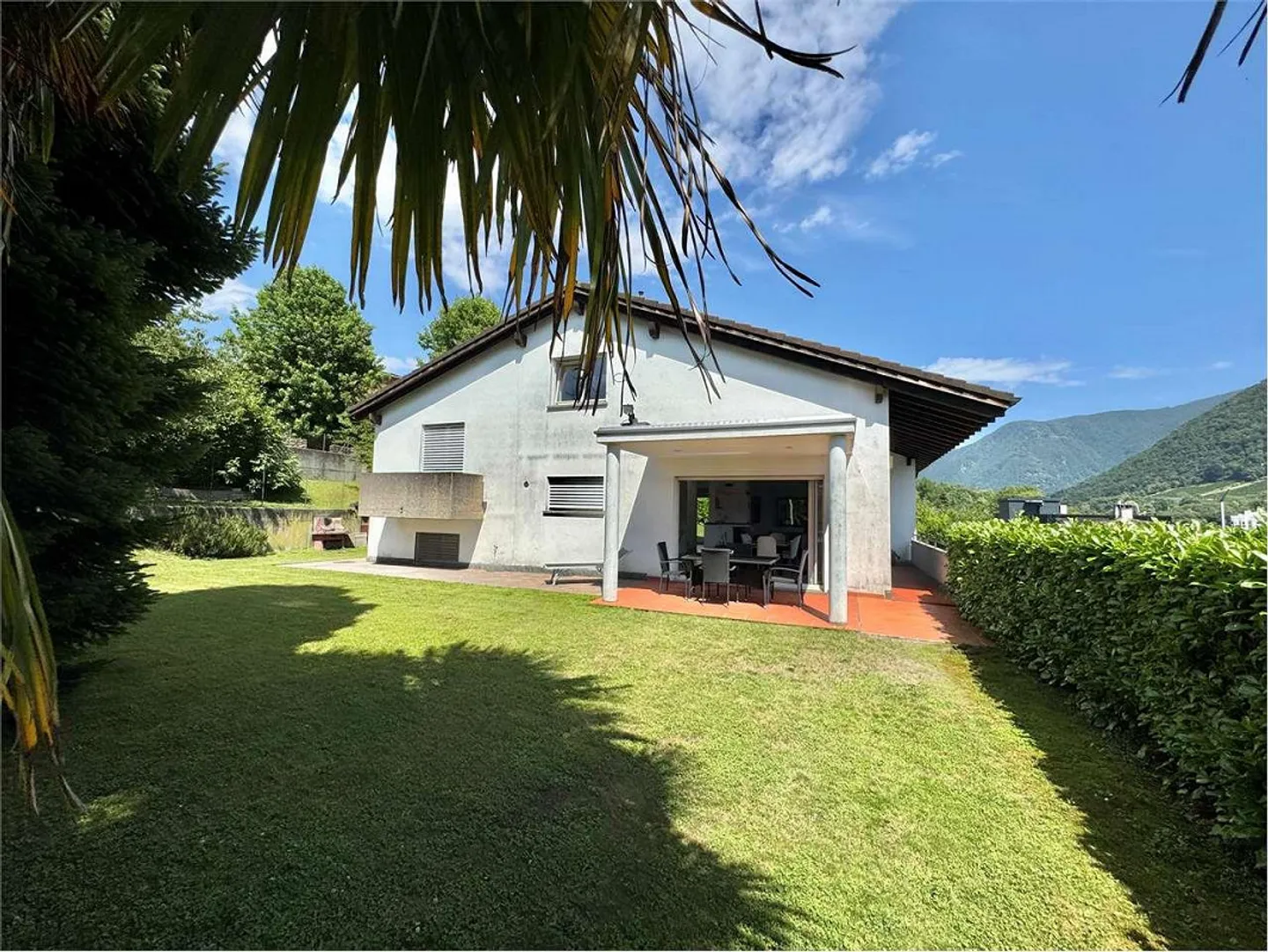 Villa indépendante prestigieuse à vendre immergée dans le vert de Gentili - Photo 4 sur 13