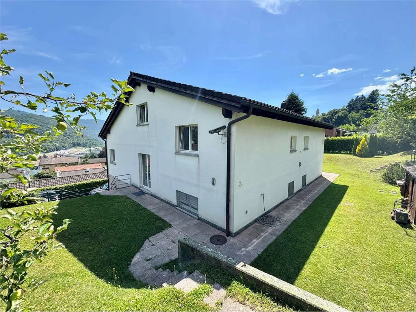 Villa indépendante prestigieuse à vendre immergée dans le vert de Gentili - Photo 5 sur 13