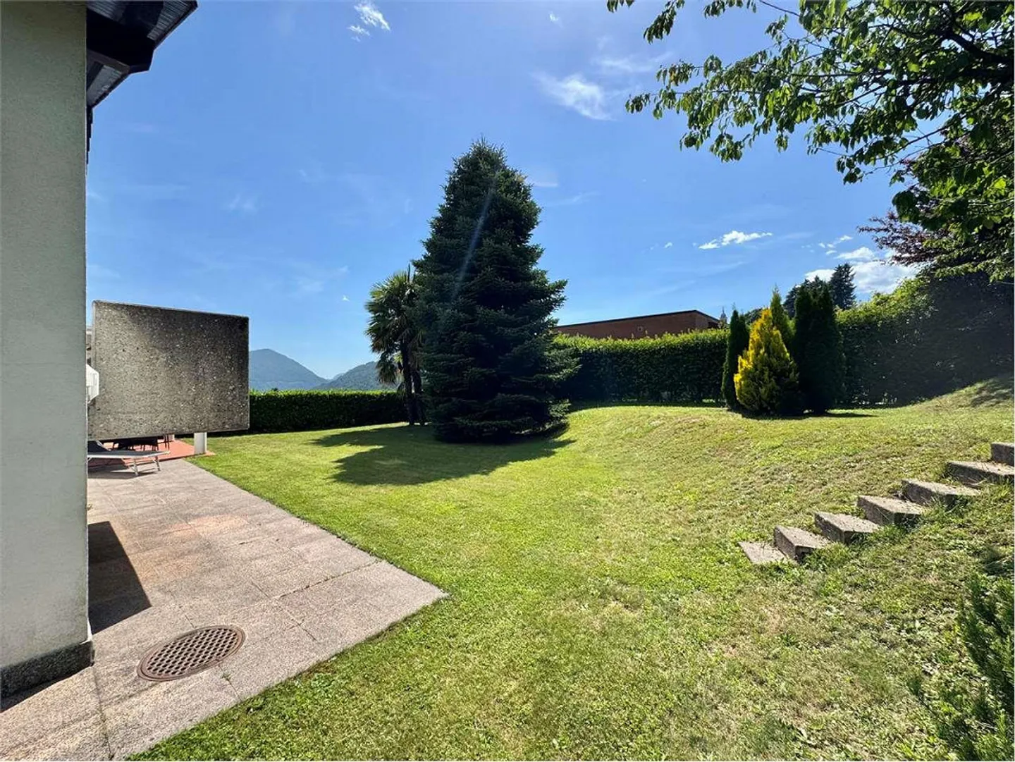 Villa indépendante prestigieuse à vendre immergée dans le vert de Gentili - Photo 8 sur 13