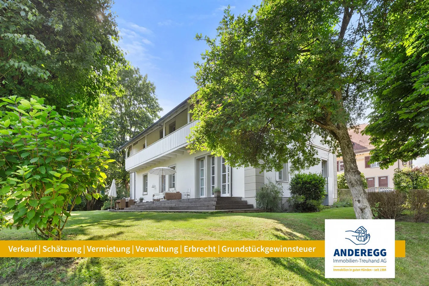 Detached 10-Room Dream House with Plenty of Surroundings and Three Outdoor Parking Spaces - Photo 1 of 15