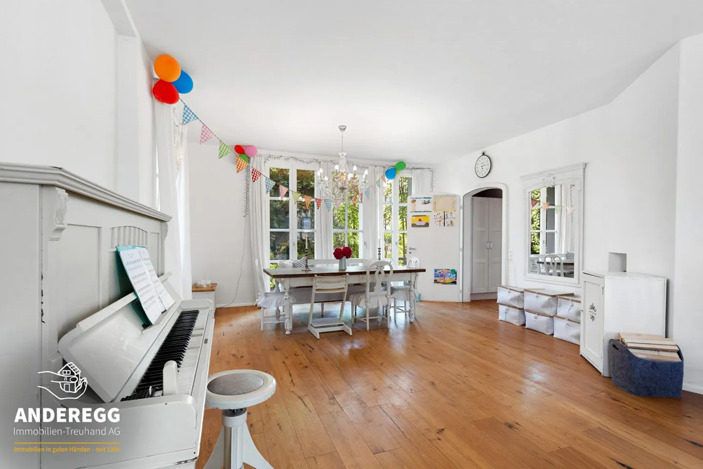Detached 10-Room Dream House with Plenty of Surroundings and Three Outdoor Parking Spaces - Photo 8 of 15
