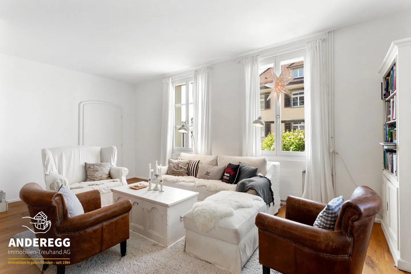 Detached 10-Room Dream House with Plenty of Surroundings and Three Outdoor Parking Spaces - Photo 9 of 15