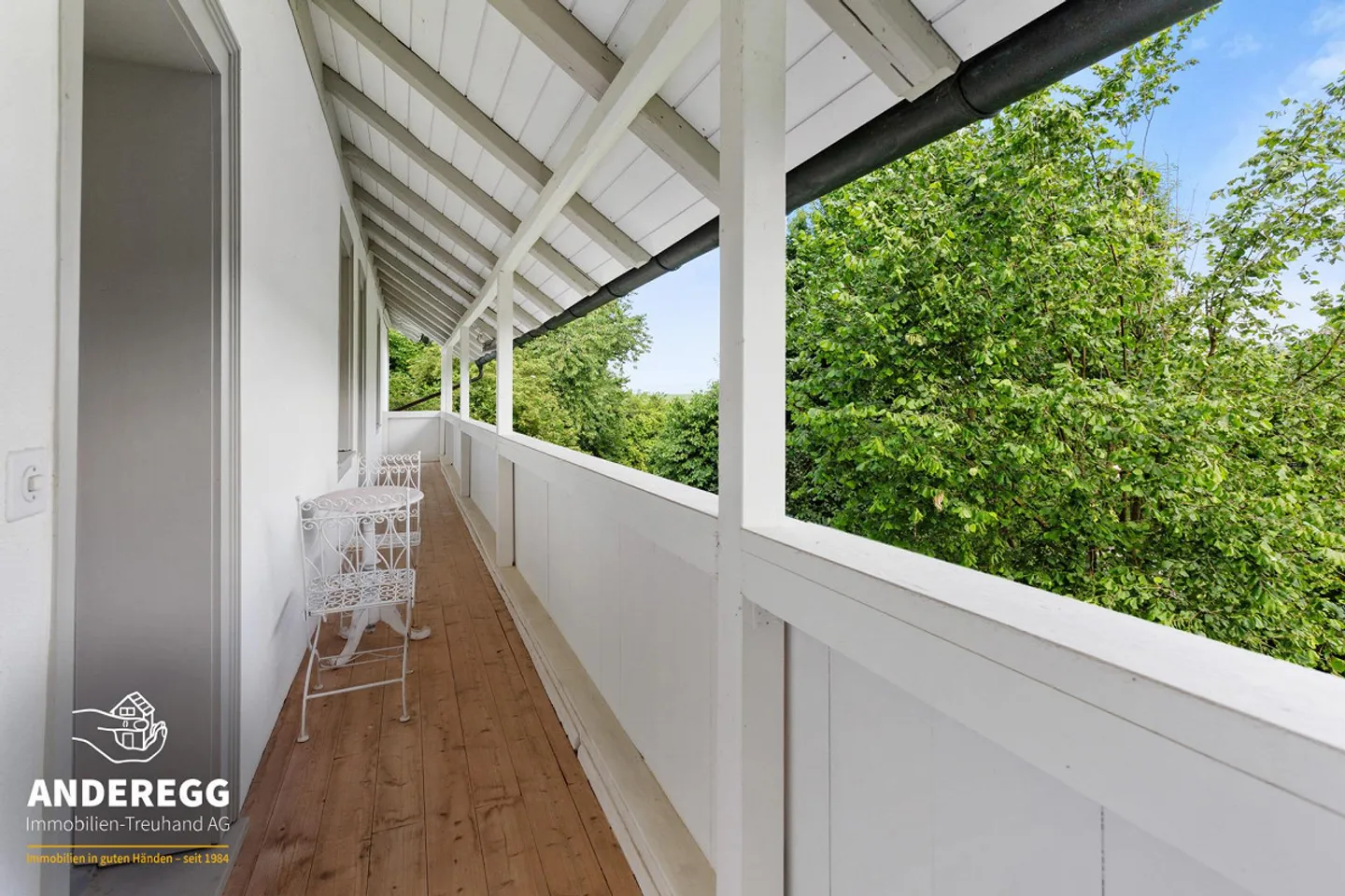 Detached 10-Room Dream House with Plenty of Surroundings and Three Outdoor Parking Spaces - Photo 13 of 15