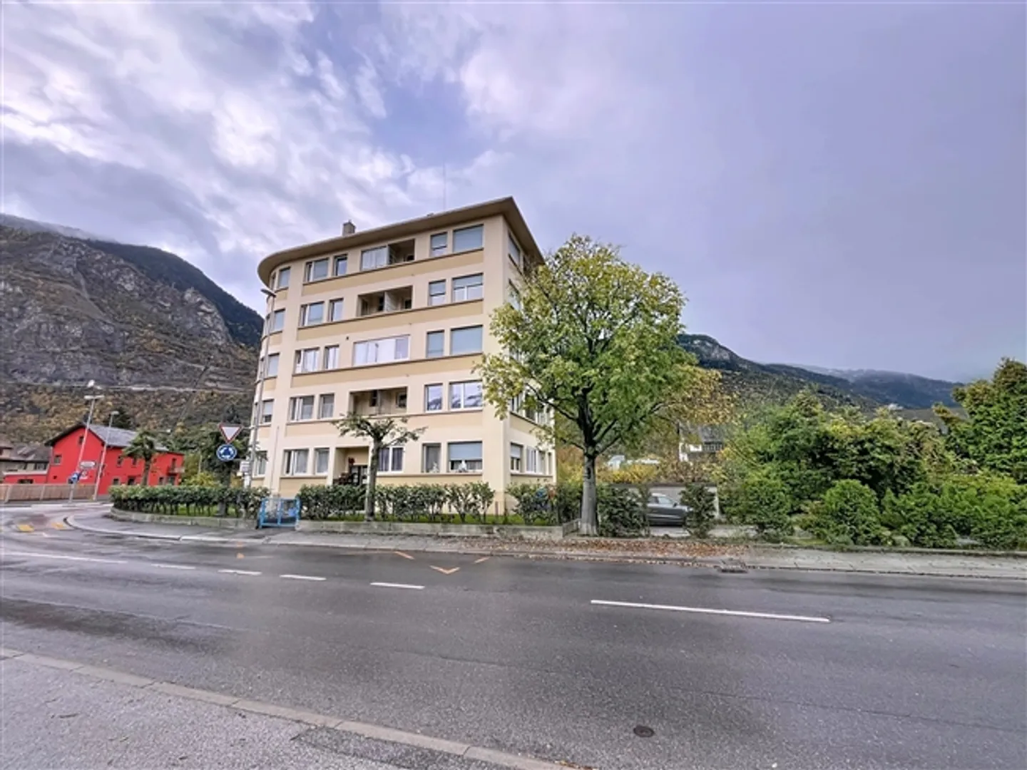 Un appartement de 3 1/2 pièces est en cours de rénovation à Sierre - Photo 1 sur 8