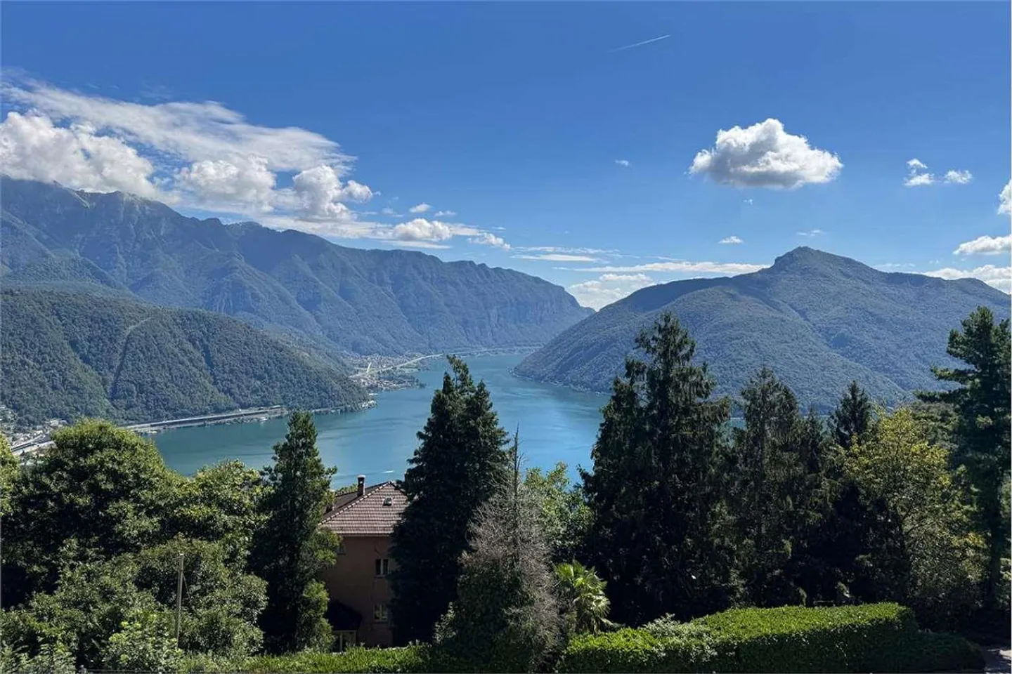 Elegante appartamento di 4,5 locali con vista lago in residenza esclusiva - Foto 1 di 13