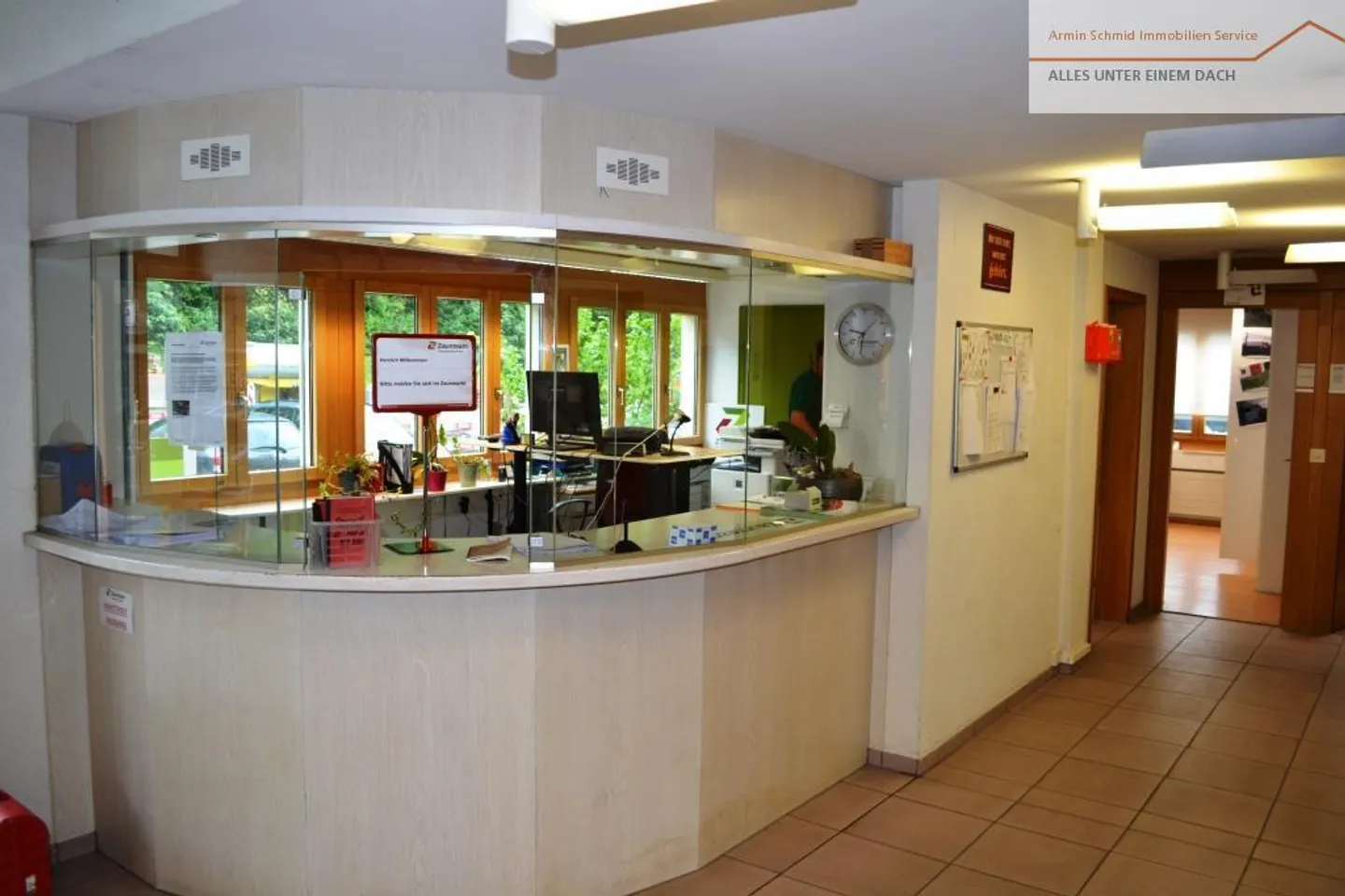 Grand espace de loisirs dans un emplacement privilégié - Photo 3 sur 14