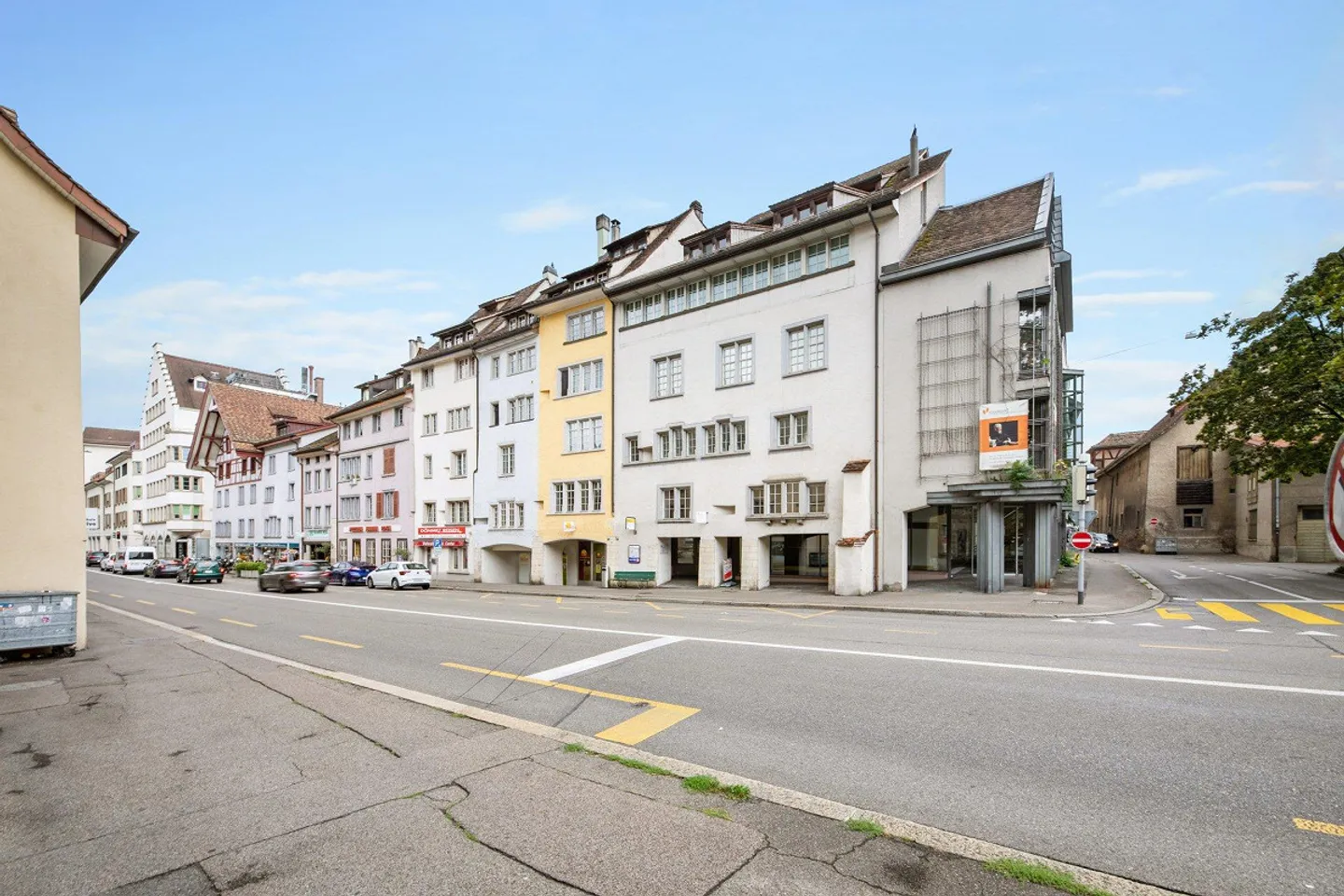 Bright and charming 2.5 room apartment in the heart of the old town - Photo 1 of 5