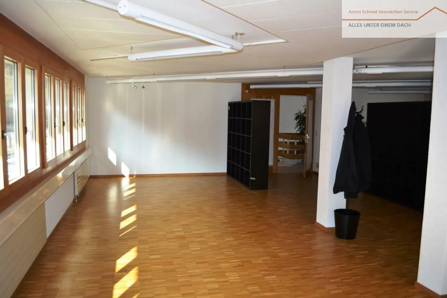 Grand espace de loisirs dans un emplacement privilégié - Photo 6 sur 14
