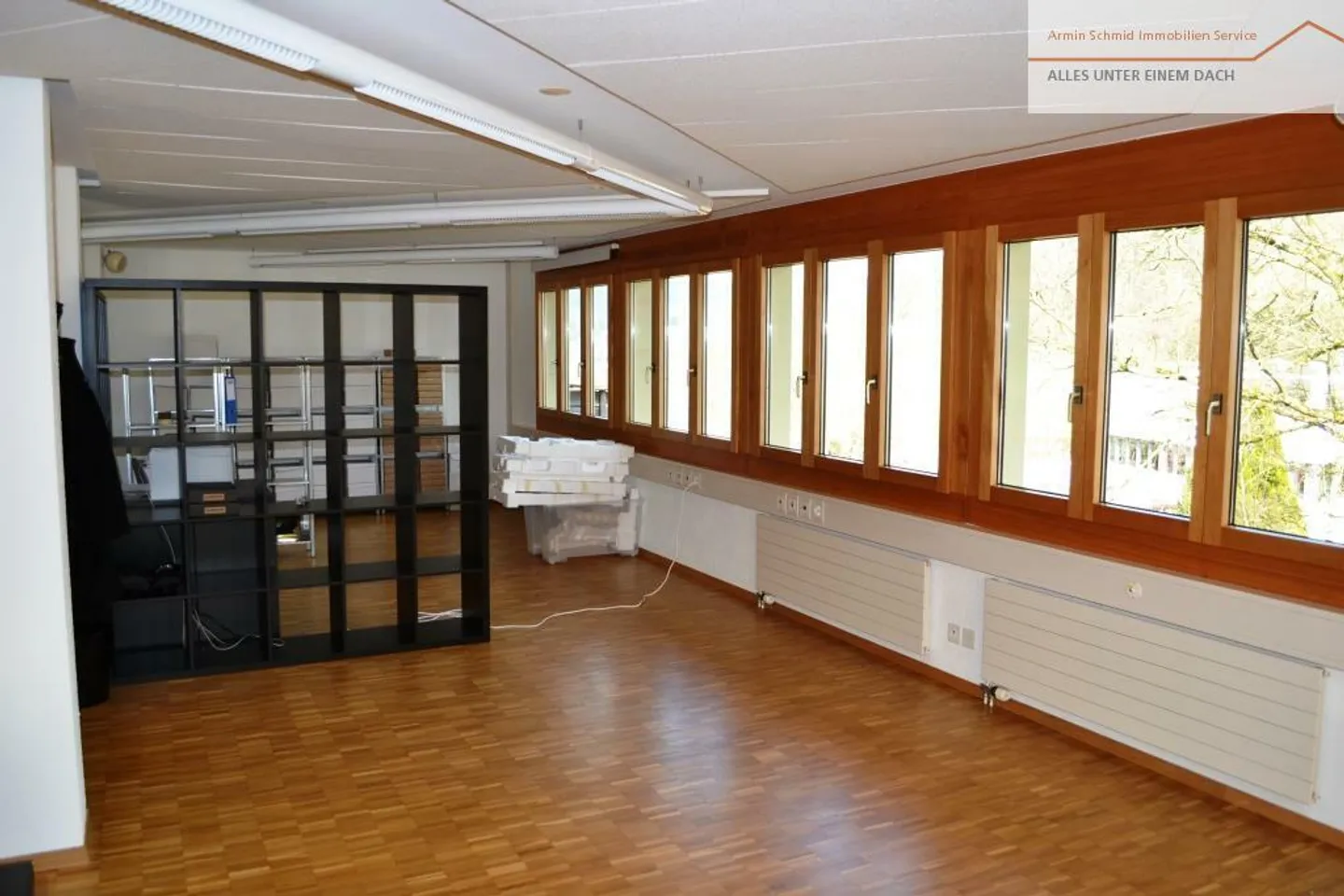 Grand espace de loisirs dans un emplacement privilégié - Photo 8 sur 14