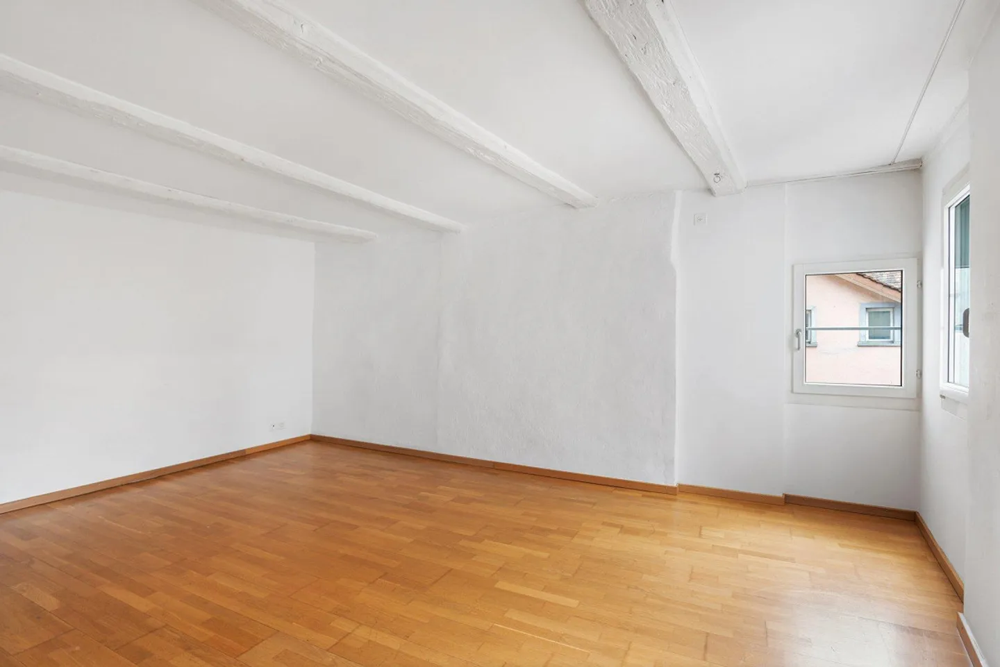Bright and charming 2.5 room apartment in the heart of the old town - Photo 5 of 5