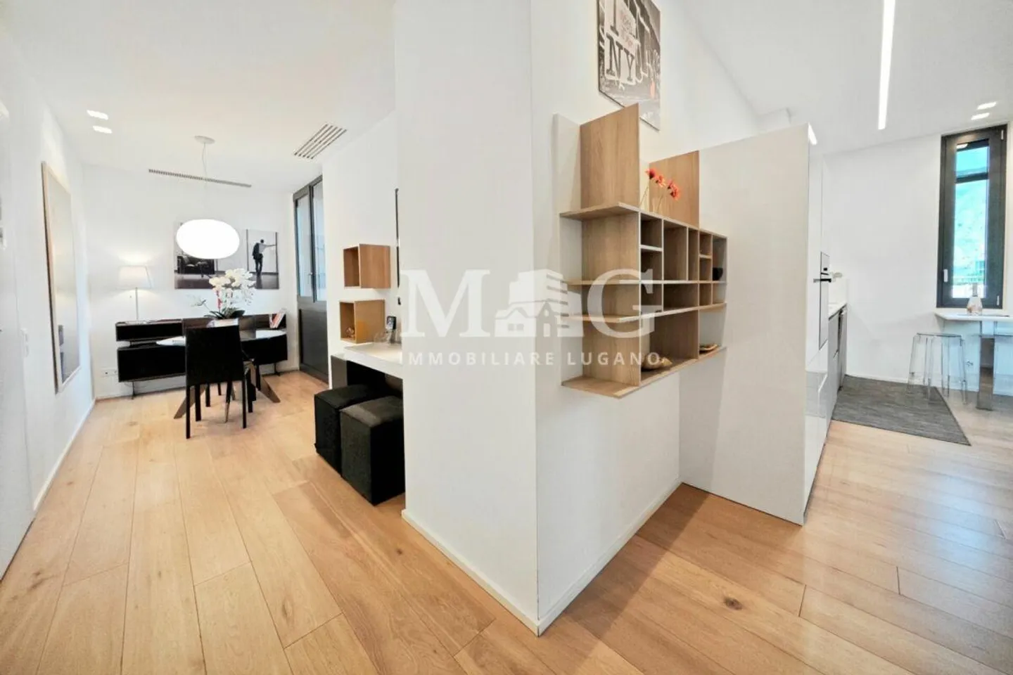 Lake View Apartment for Sale in Central Lugano - Modern 1-Bedroom, Luxury Finishes - Photo 2 of 10