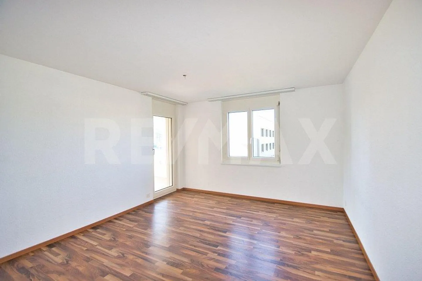 Beautiful 3.5 Room Apartment with Large Balcony, Elevator and Underground Garage - Photo 6 of 13