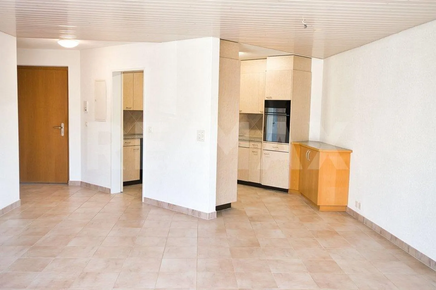 Beautiful 3.5 Room Apartment with Large Balcony, Elevator and Underground Garage - Photo 7 of 13