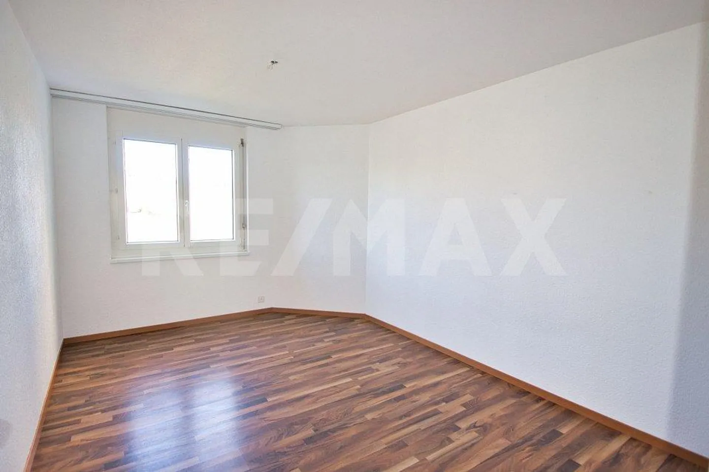 Beautiful 3.5 Room Apartment with Large Balcony, Elevator and Underground Garage - Photo 9 of 13