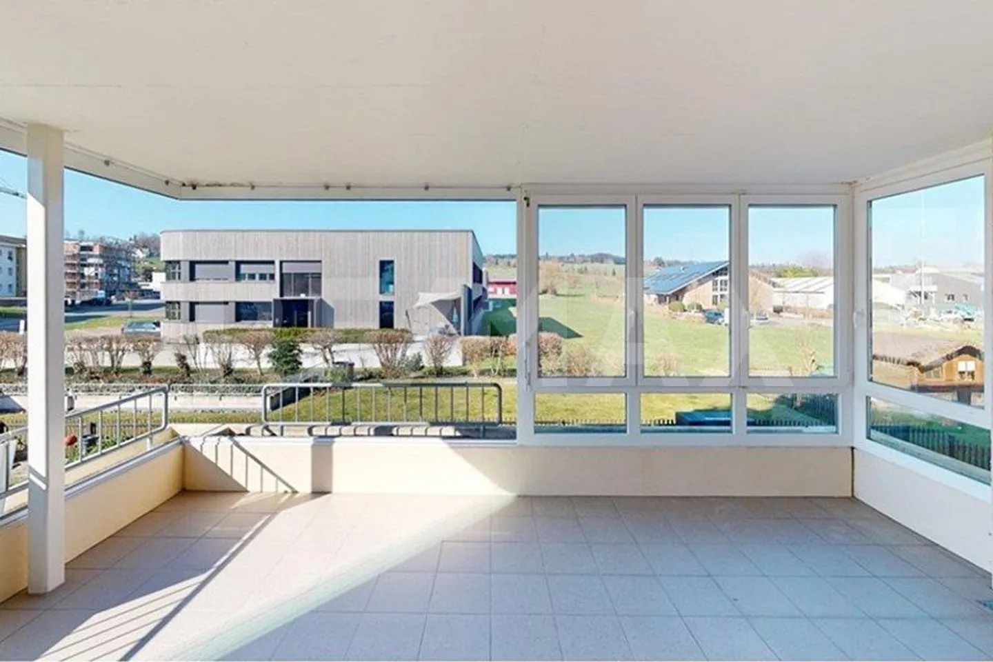 Beautiful 3.5 Room Apartment with Large Balcony, Elevator and Underground Garage - Photo 10 of 13