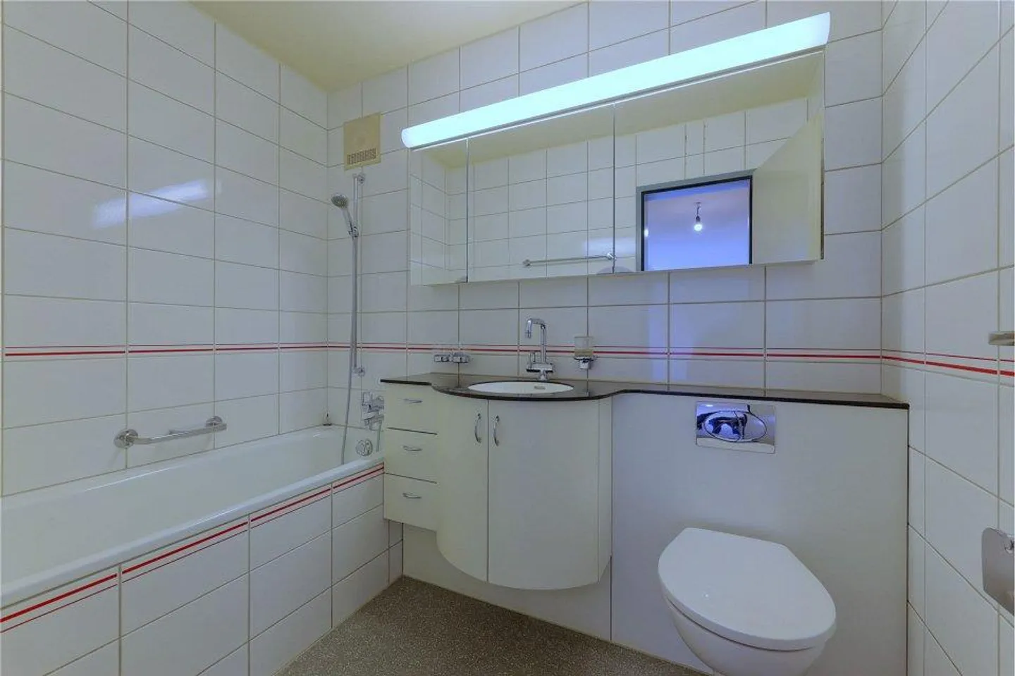 2½-Room Condominium with Sunny Balcony - Photo 7 of 13