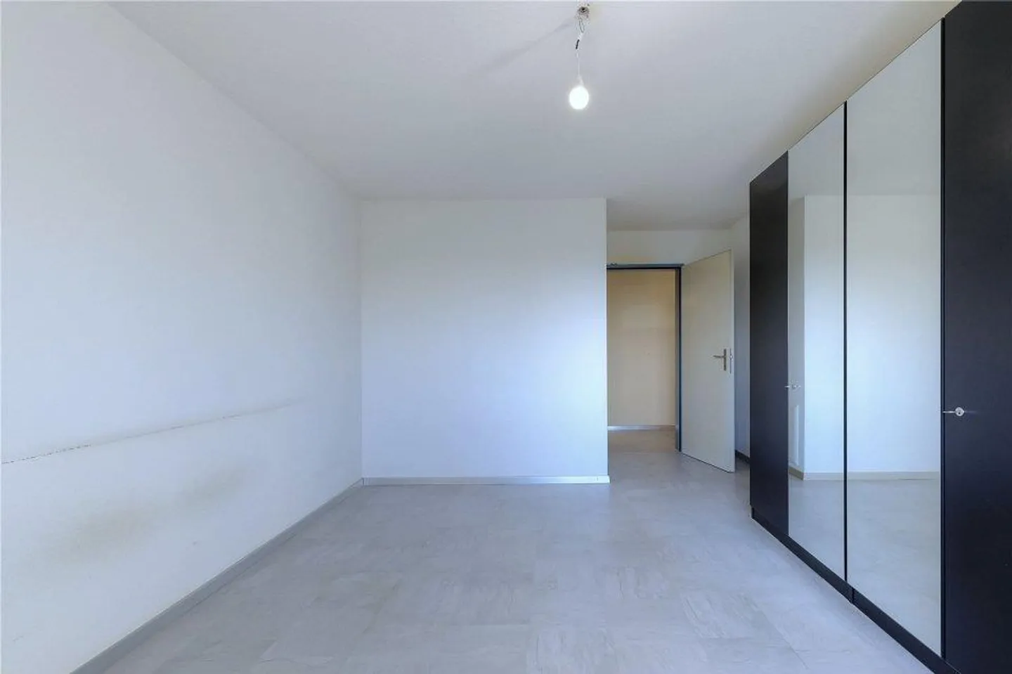 2½-Room Condominium with Sunny Balcony - Photo 9 of 13