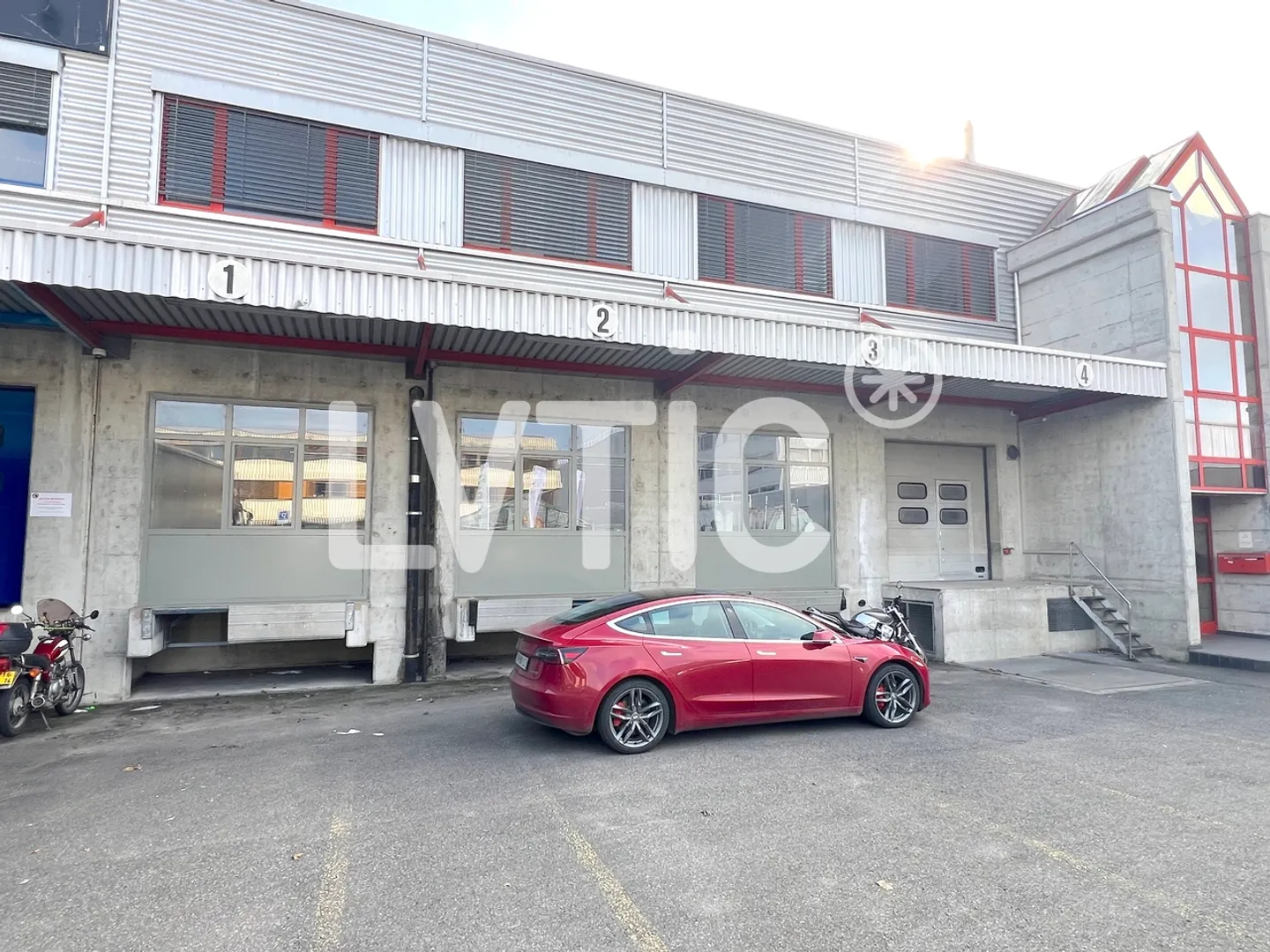 Deposito di 2200 m2 divisibili da 1500 m2 in affitto a Meyrin - Satigny - Foto 3 di 11
