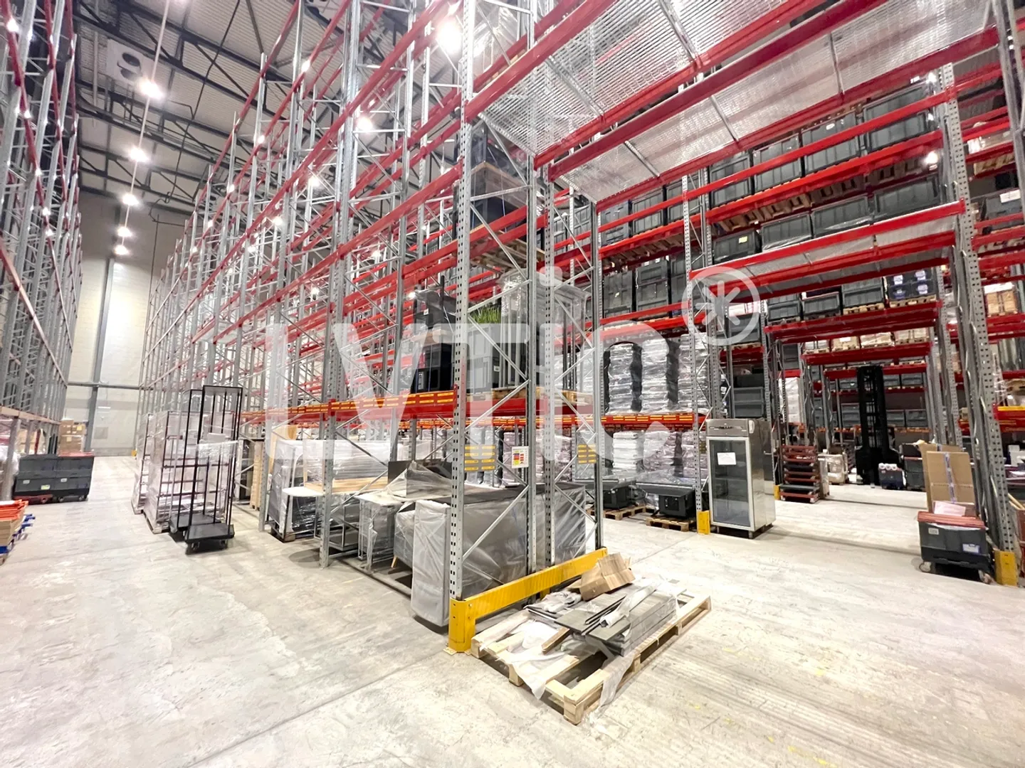 Deposito di 2200 m2 divisibili da 1500 m2 in affitto a Meyrin - Satigny - Foto 1 di 11