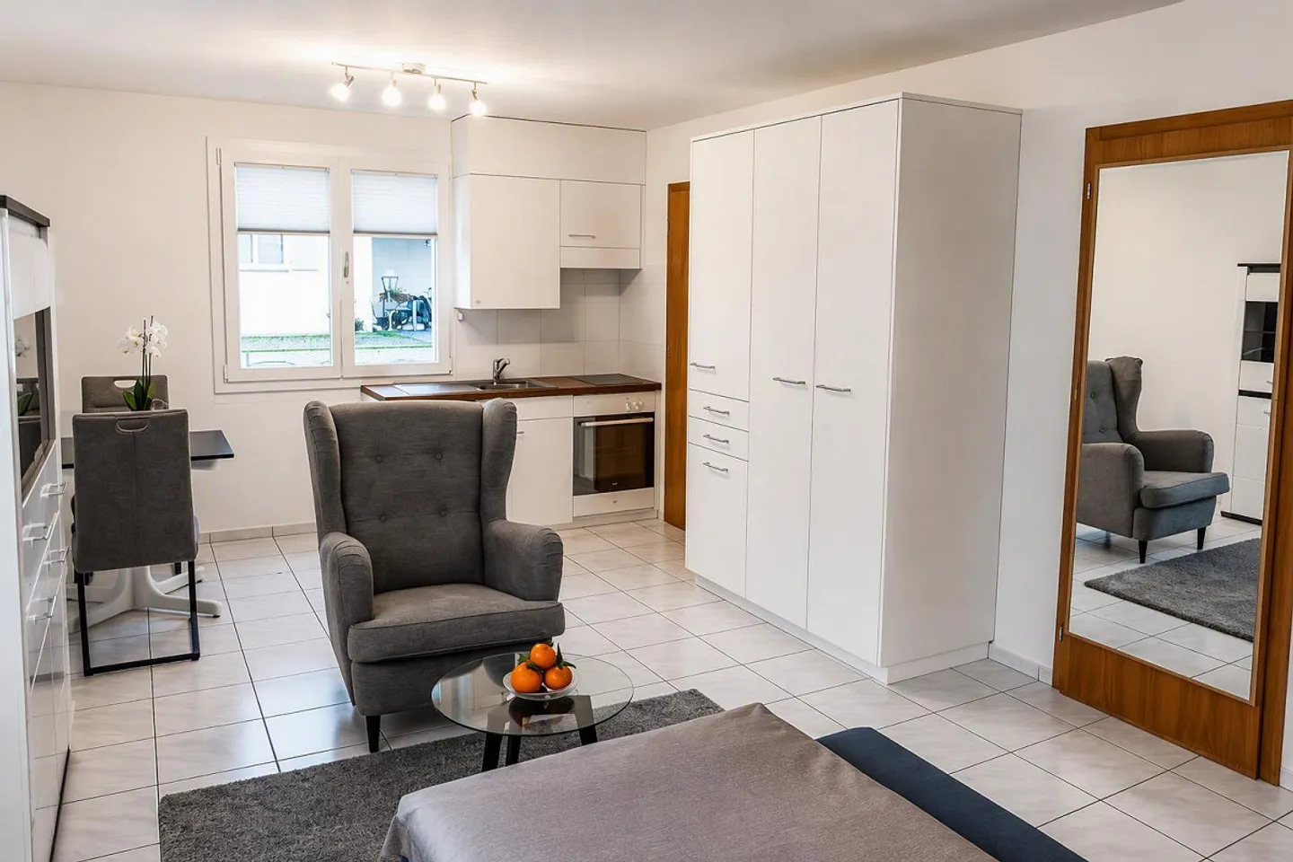Charmante appartement 1.5 pièces avec balcon et vue sur la montagne à Domat/Ems - Photo 1 sur 3