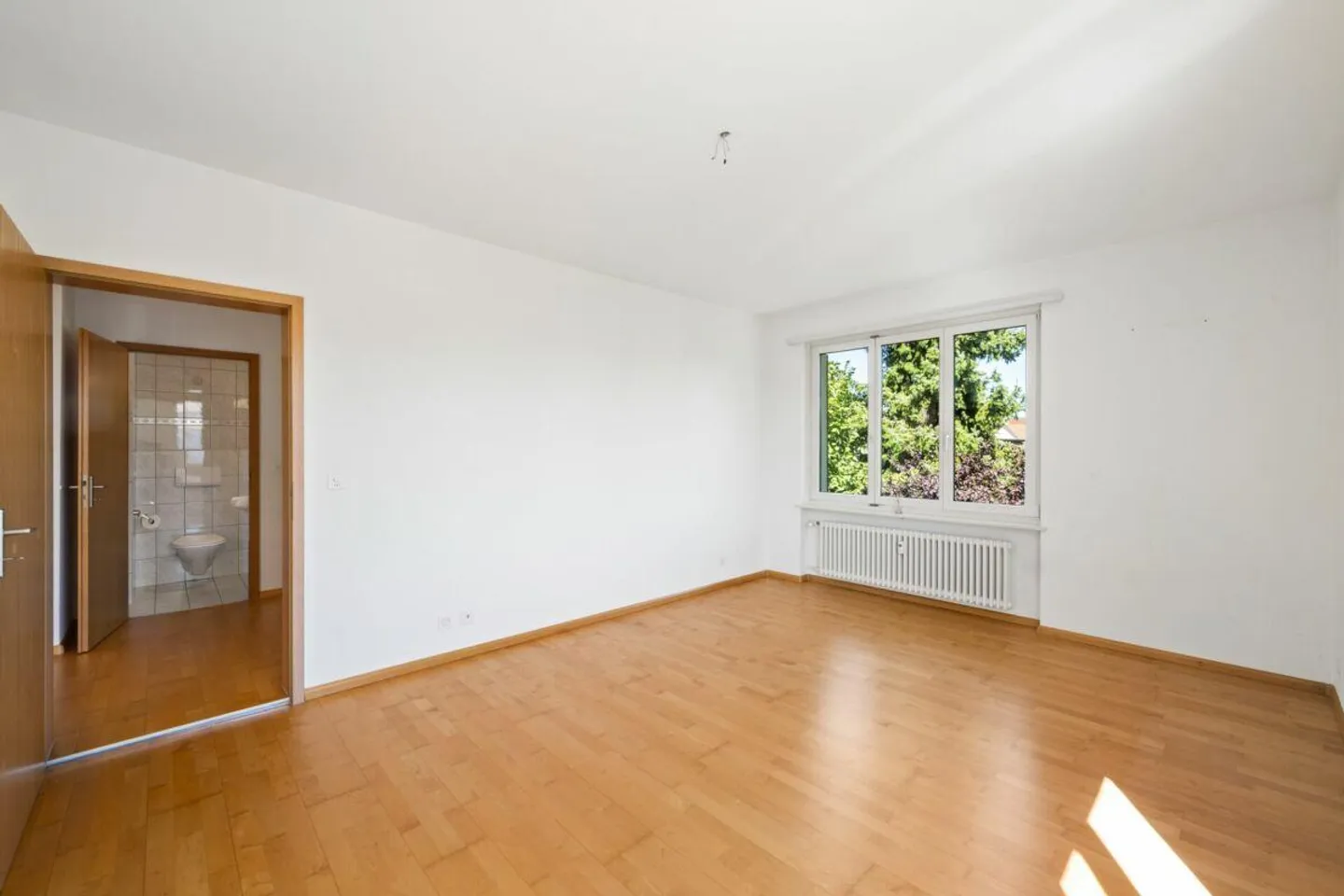 Well-maintained 3-room apartment with balcony in Allschwil - Photo 4 of 11