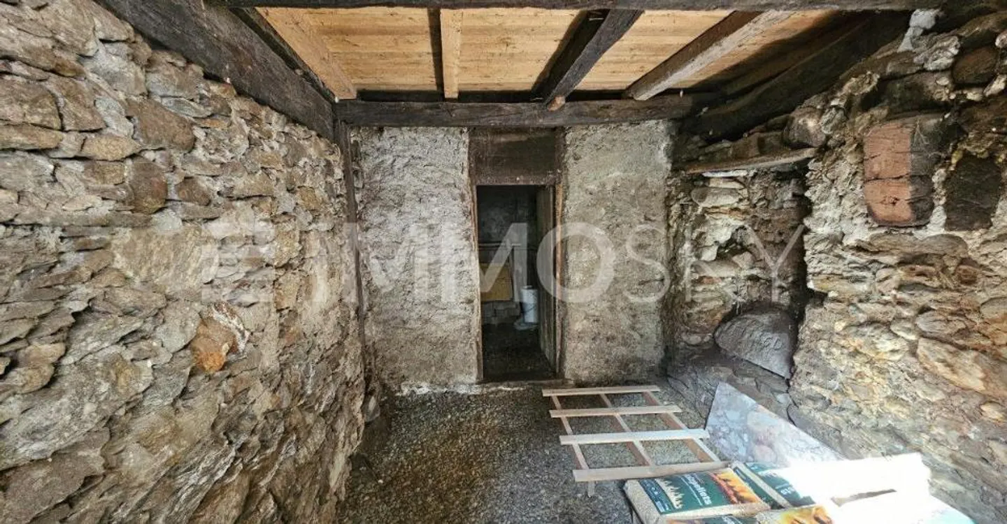 Rustic to renovate in Malvaglia - Photo 2 of 5