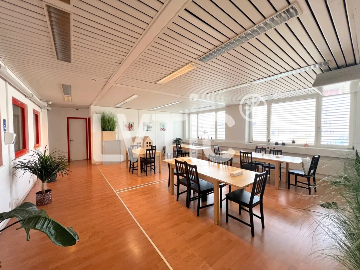 Deposito di 2200 m2 divisibili da 1500 m2 in affitto a Meyrin - Satigny - Foto 8 di 11